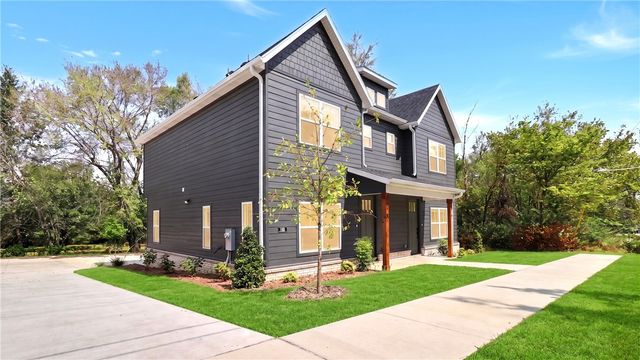 1516 W Sligo Street, Fayetteville, AR 72701