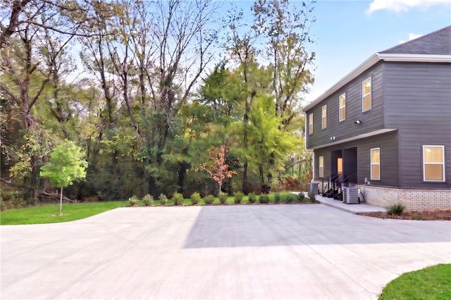 1516 W Sligo Street, Fayetteville, AR 72701