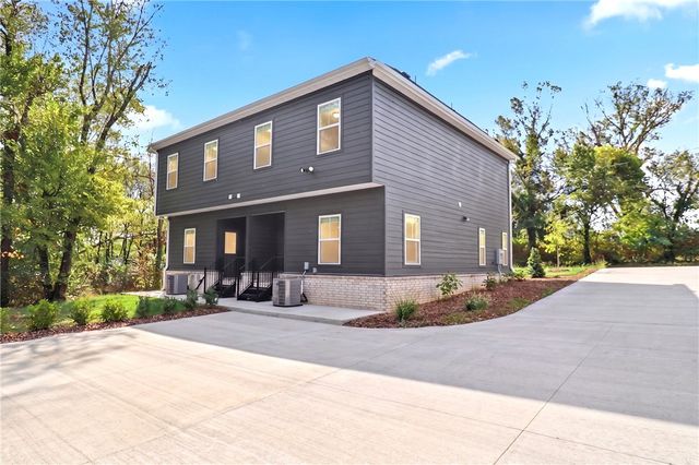 1516 W Sligo Street, Fayetteville, AR 72701