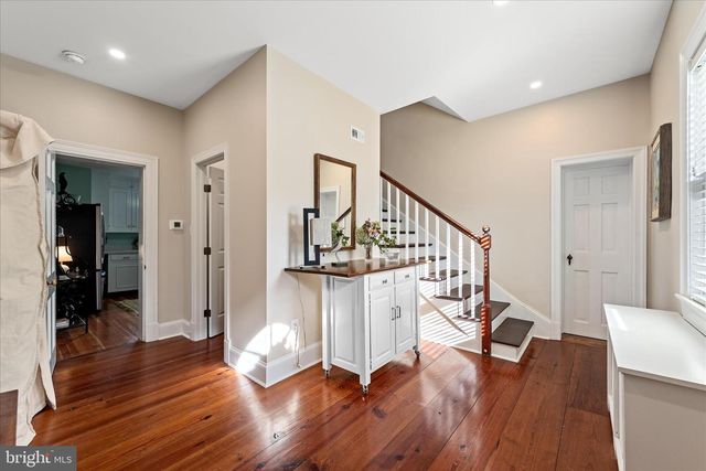 6 E CECIL ST, Winchester, VA 22601