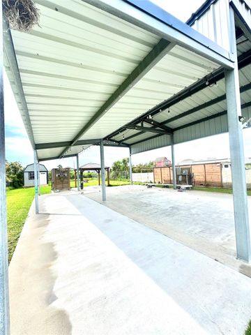 1314 Anderson Avenue, Port Bolivar, TX 77650
