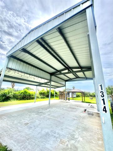 1314 Anderson Avenue, Port Bolivar, TX 77650