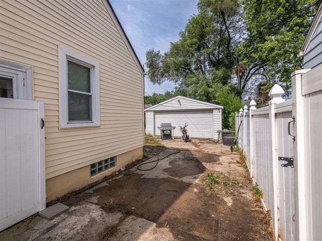 214 Cleveland Street, Trenton, MI 48183