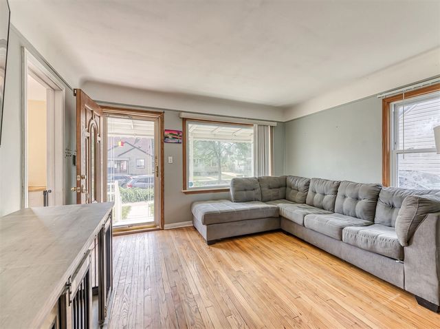214 Cleveland Street, Trenton, MI 48183