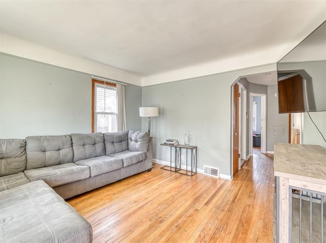 214 Cleveland Street, Trenton, MI 48183