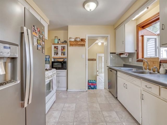 214 Cleveland Street, Trenton, MI 48183