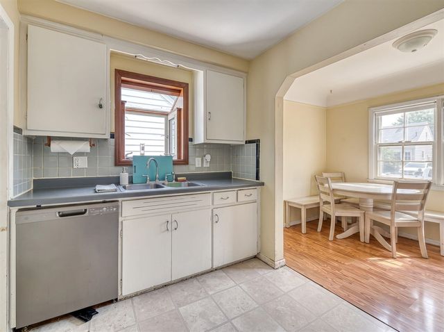 214 Cleveland Street, Trenton, MI 48183