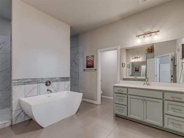 15218 Colonia Bella Drive, Edmond, OK 73013