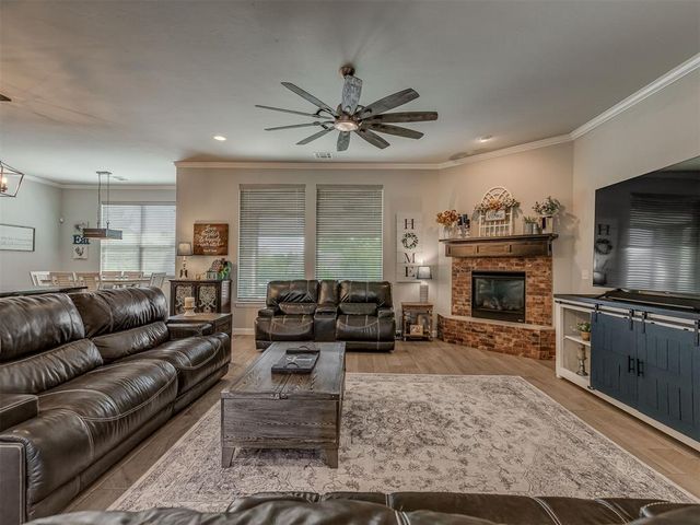 15218 Colonia Bella Drive, Edmond, OK 73013