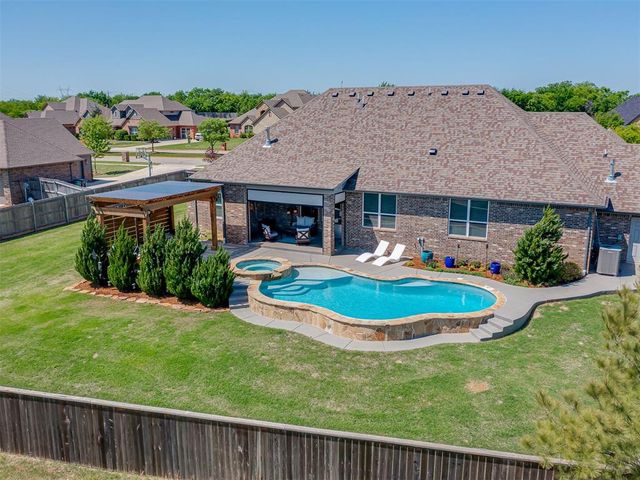 15218 Colonia Bella Drive, Edmond, OK 73013