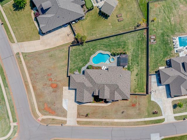 15218 Colonia Bella Drive, Edmond, OK 73013