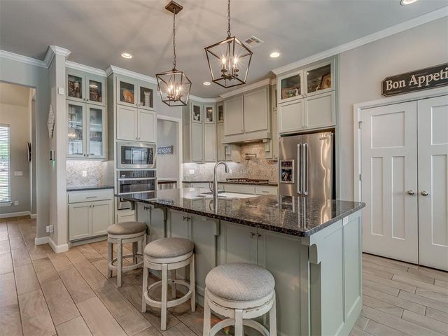 15218 Colonia Bella Drive, Edmond, OK 73013