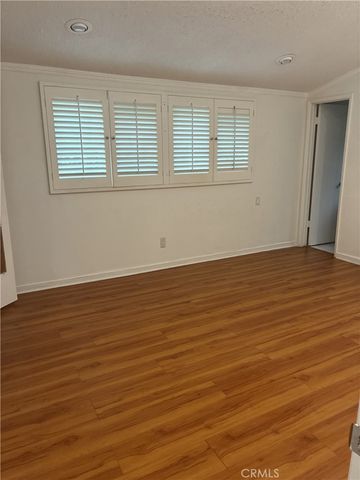 20405 Oxnard, Woodland Hills, CA 91367