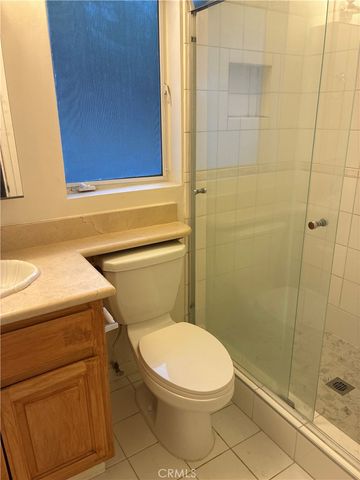 20405 Oxnard, Woodland Hills, CA 91367