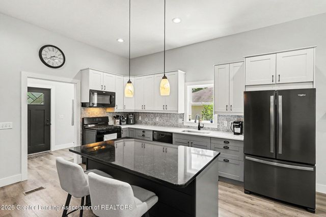 215 Torrey Street, Grand Ledge, MI 48837