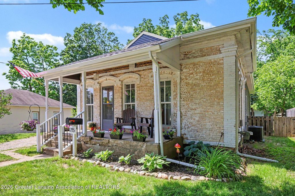215 Torrey Street, Grand Ledge, MI 48837