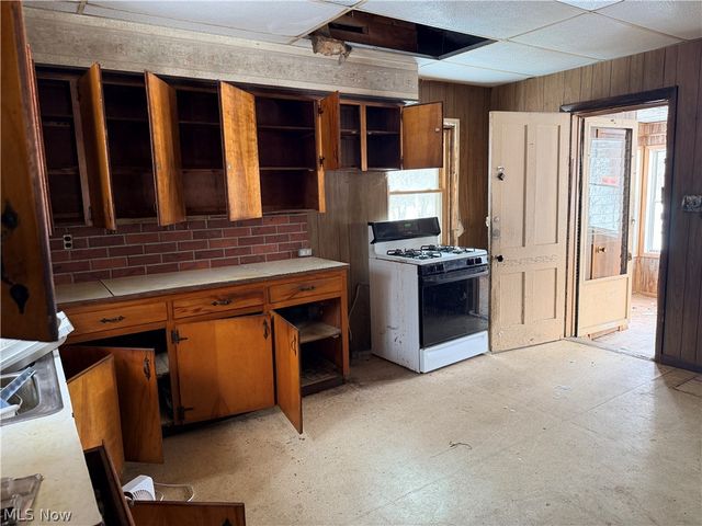 5281 Monroe Center Road, Conneaut, OH 44030