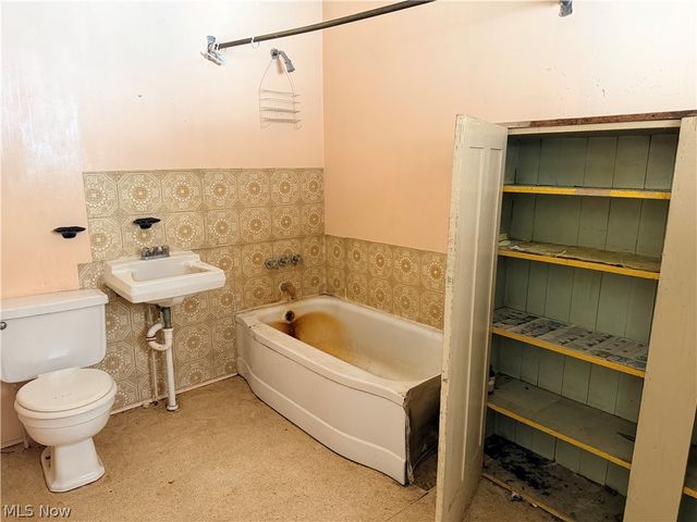 5281 Monroe Center Road, Conneaut, OH 44030