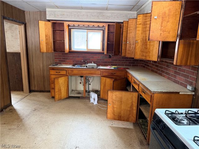 5281 Monroe Center Road, Conneaut, OH 44030