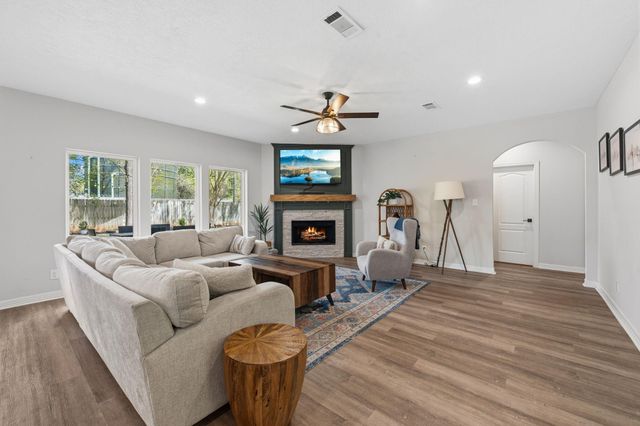 3206 Pine Chase Drive, Montgomery, TX 77356