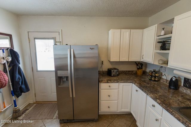 10008 Donau Ln, Louisville, KY 40272