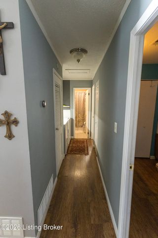 10008 Donau Ln, Louisville, KY 40272