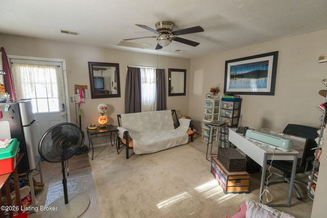 10008 Donau Ln, Louisville, KY 40272