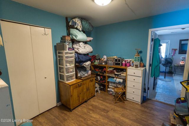 10008 Donau Ln, Louisville, KY 40272