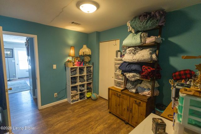 10008 Donau Ln, Louisville, KY 40272