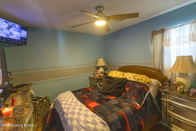 10008 Donau Ln, Louisville, KY 40272