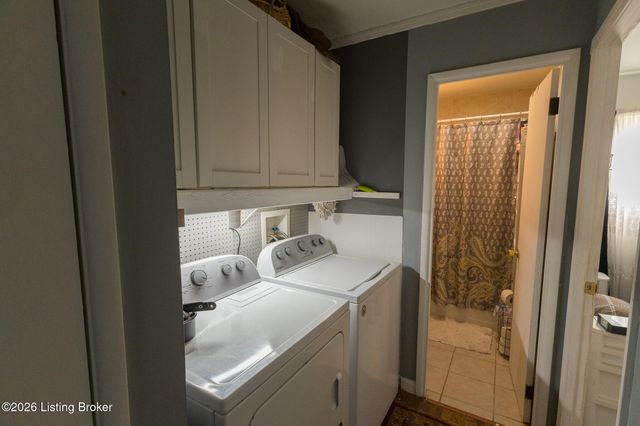 10008 Donau Ln, Louisville, KY 40272