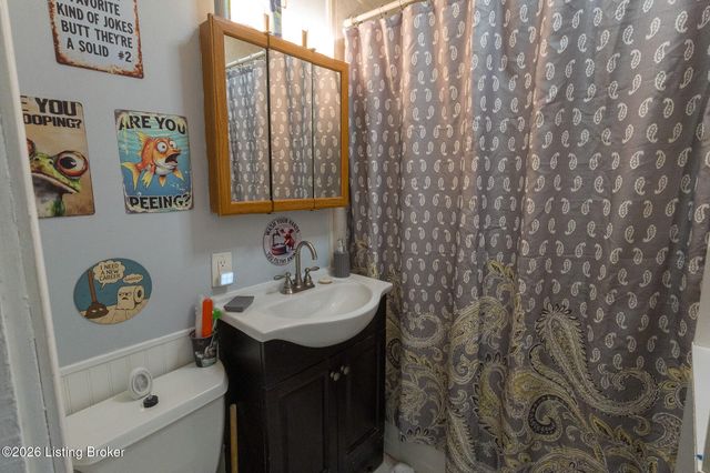 10008 Donau Ln, Louisville, KY 40272