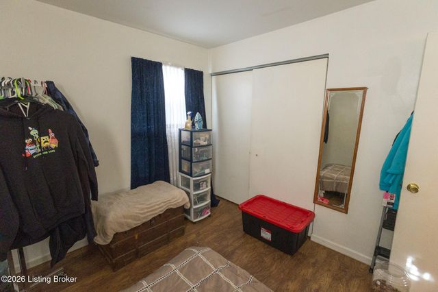 10008 Donau Ln, Louisville, KY 40272