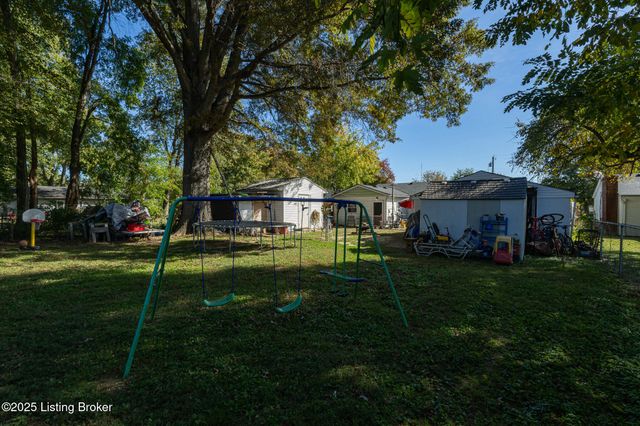 10008 Donau Ln, Louisville, KY 40272