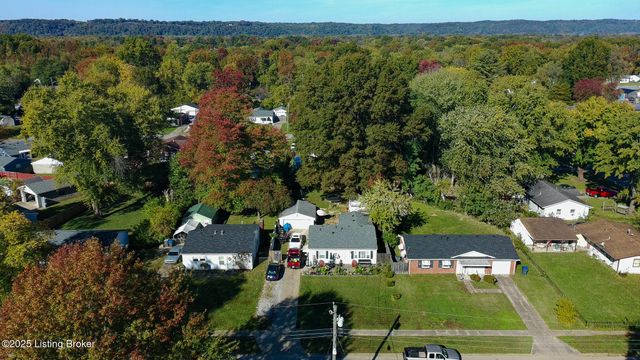 10008 Donau Ln, Louisville, KY 40272