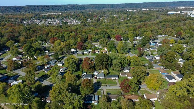 10008 Donau Ln, Louisville, KY 40272