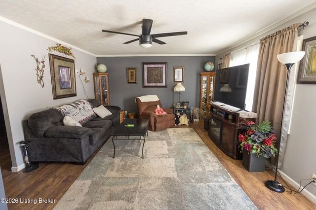 10008 Donau Ln, Louisville, KY 40272