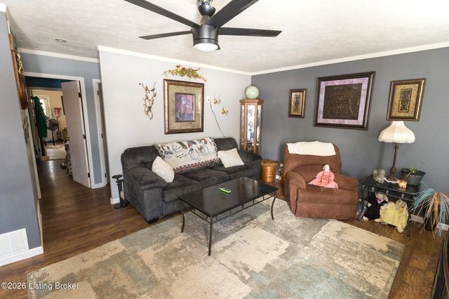 10008 Donau Ln, Louisville, KY 40272