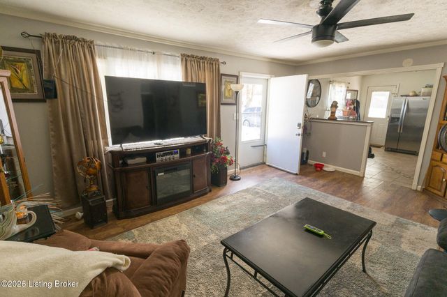 10008 Donau Ln, Louisville, KY 40272