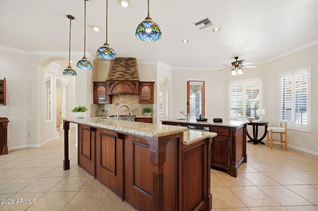 7917 E CAVE CREEK Road, Carefree, AZ 85377