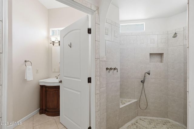 7917 E CAVE CREEK Road, Carefree, AZ 85377