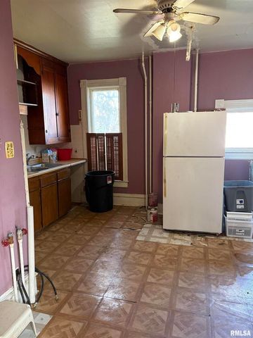 552 11TH Avenue S, Clinton, IA 52732