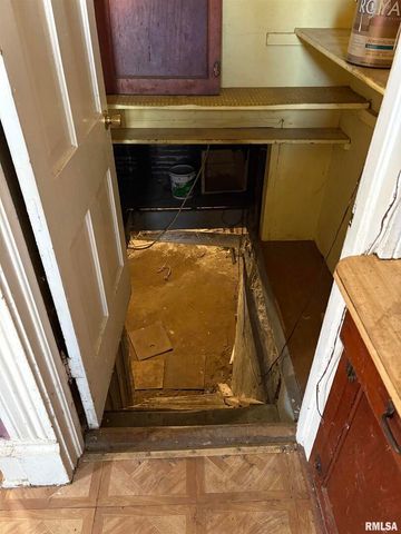 552 11TH Avenue S, Clinton, IA 52732