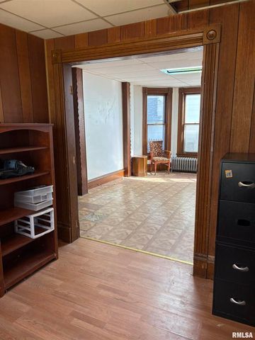 552 11TH Avenue S, Clinton, IA 52732