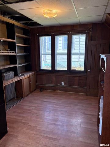 552 11TH Avenue S, Clinton, IA 52732