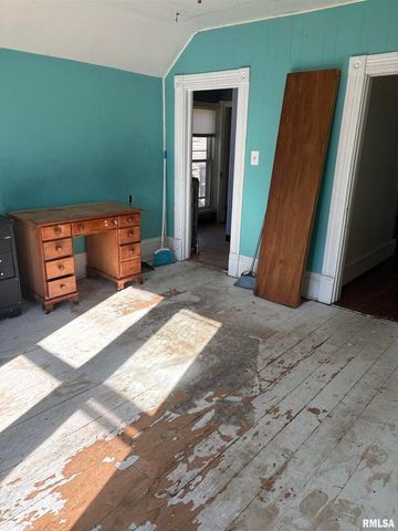 552 11TH Avenue S, Clinton, IA 52732