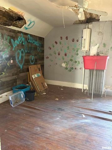 552 11TH Avenue S, Clinton, IA 52732