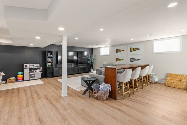 2640 SE Bluestem Drive, Waukee, IA 50263