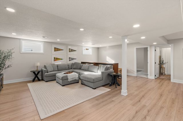 2640 SE Bluestem Drive, Waukee, IA 50263