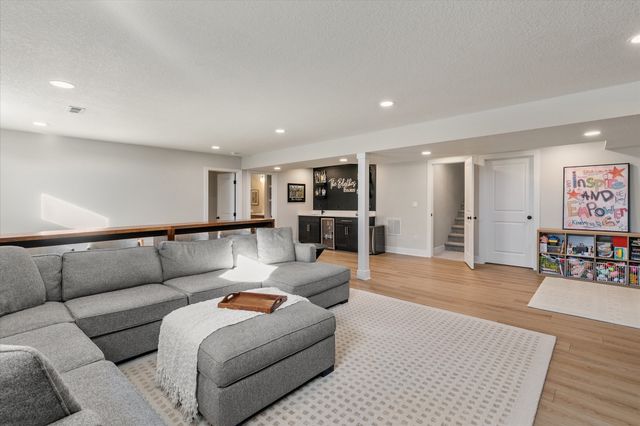 2640 SE Bluestem Drive, Waukee, IA 50263